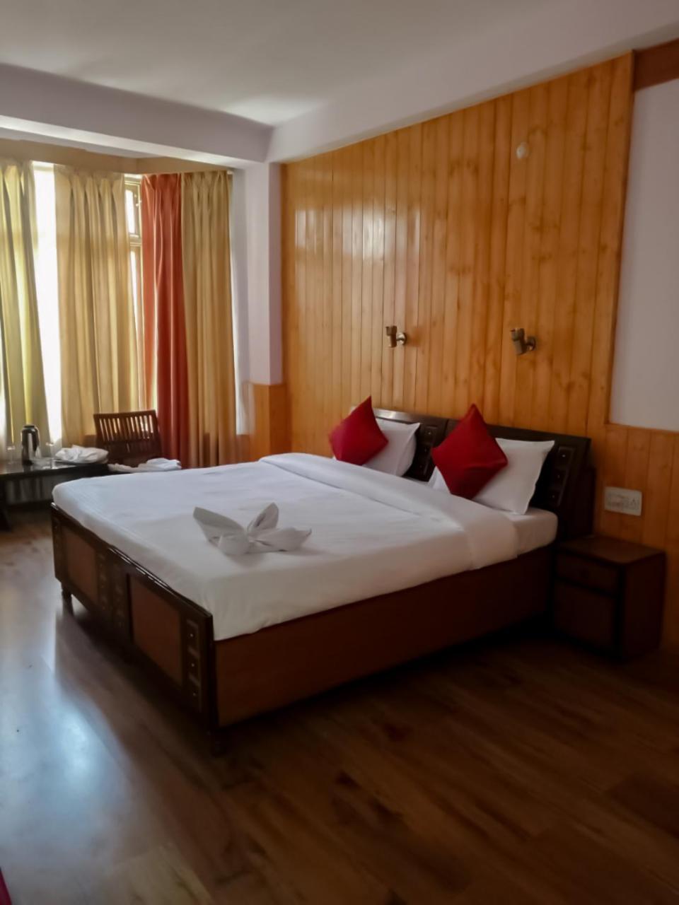 Hotel New Gyespa Kyelang エクステリア 写真