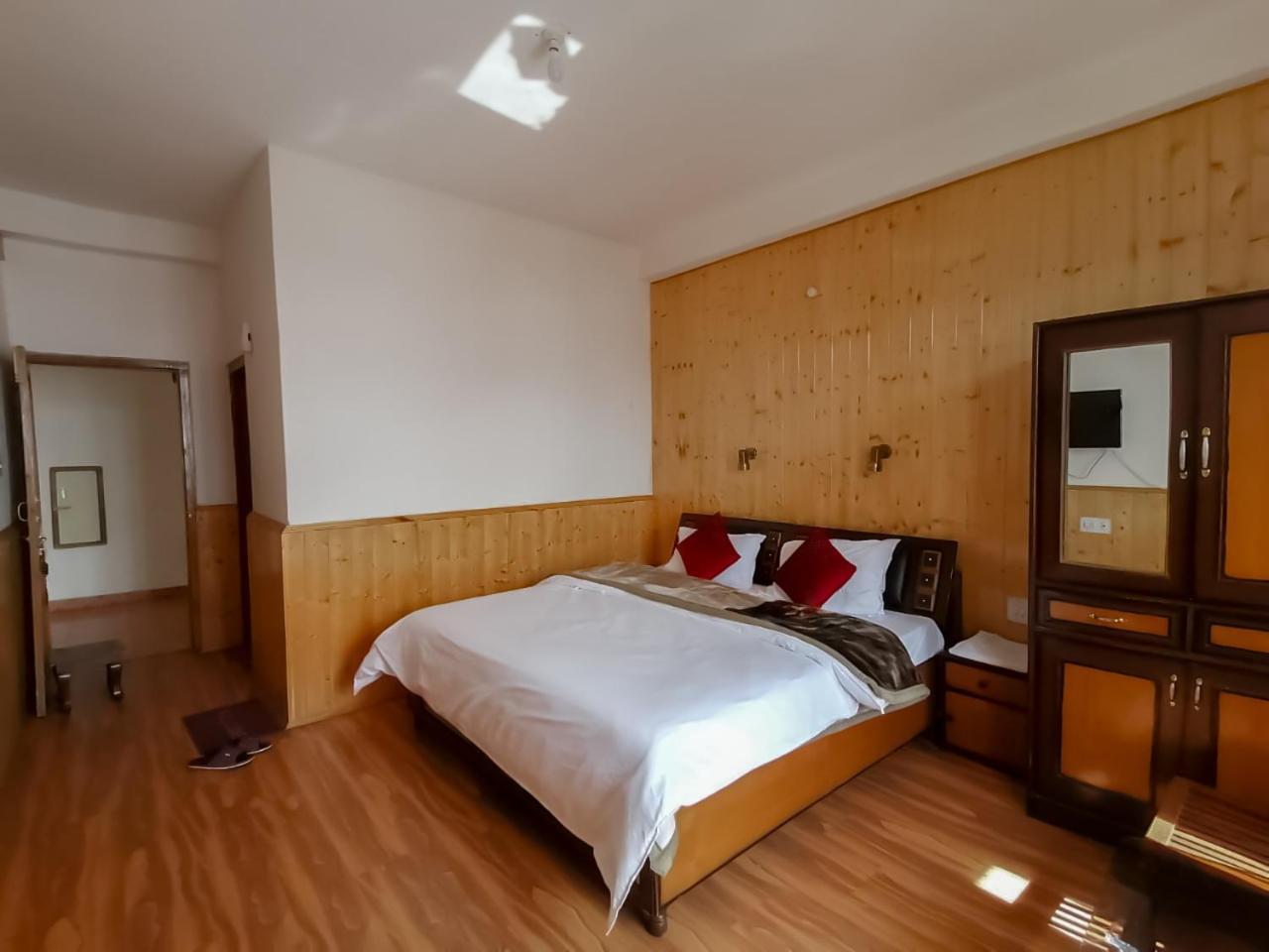 Hotel New Gyespa Kyelang エクステリア 写真